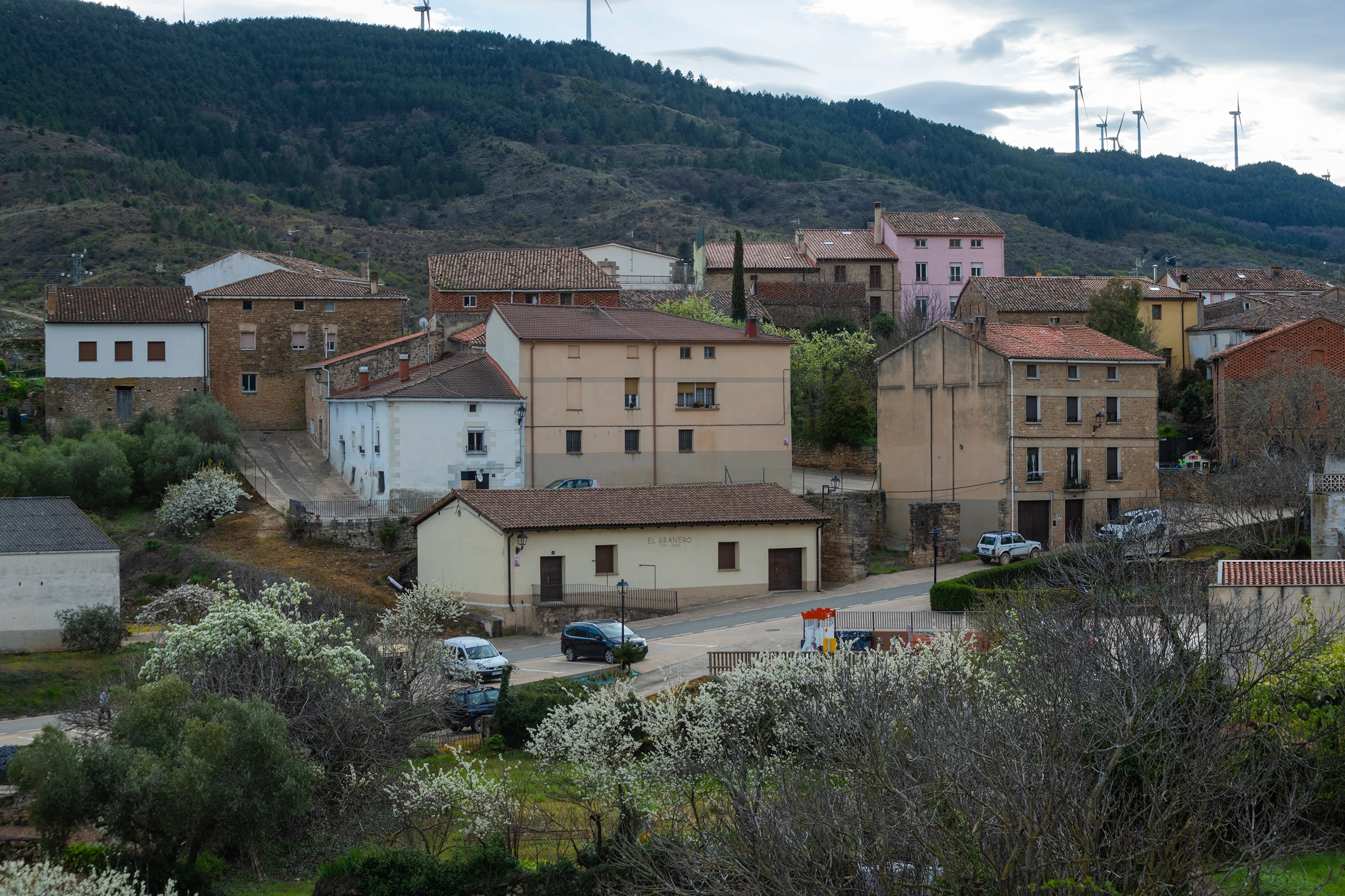 La puerta a la Sierra de Cod&eacute;s y al monte Yoar