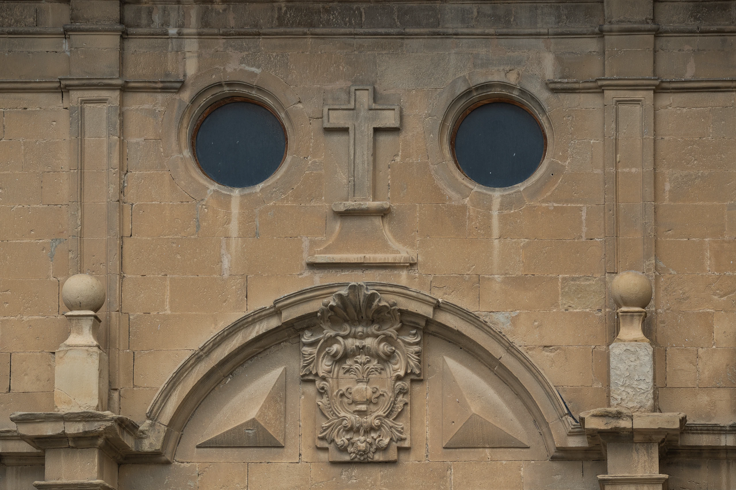 Una iglesia mayor con siglos de historia