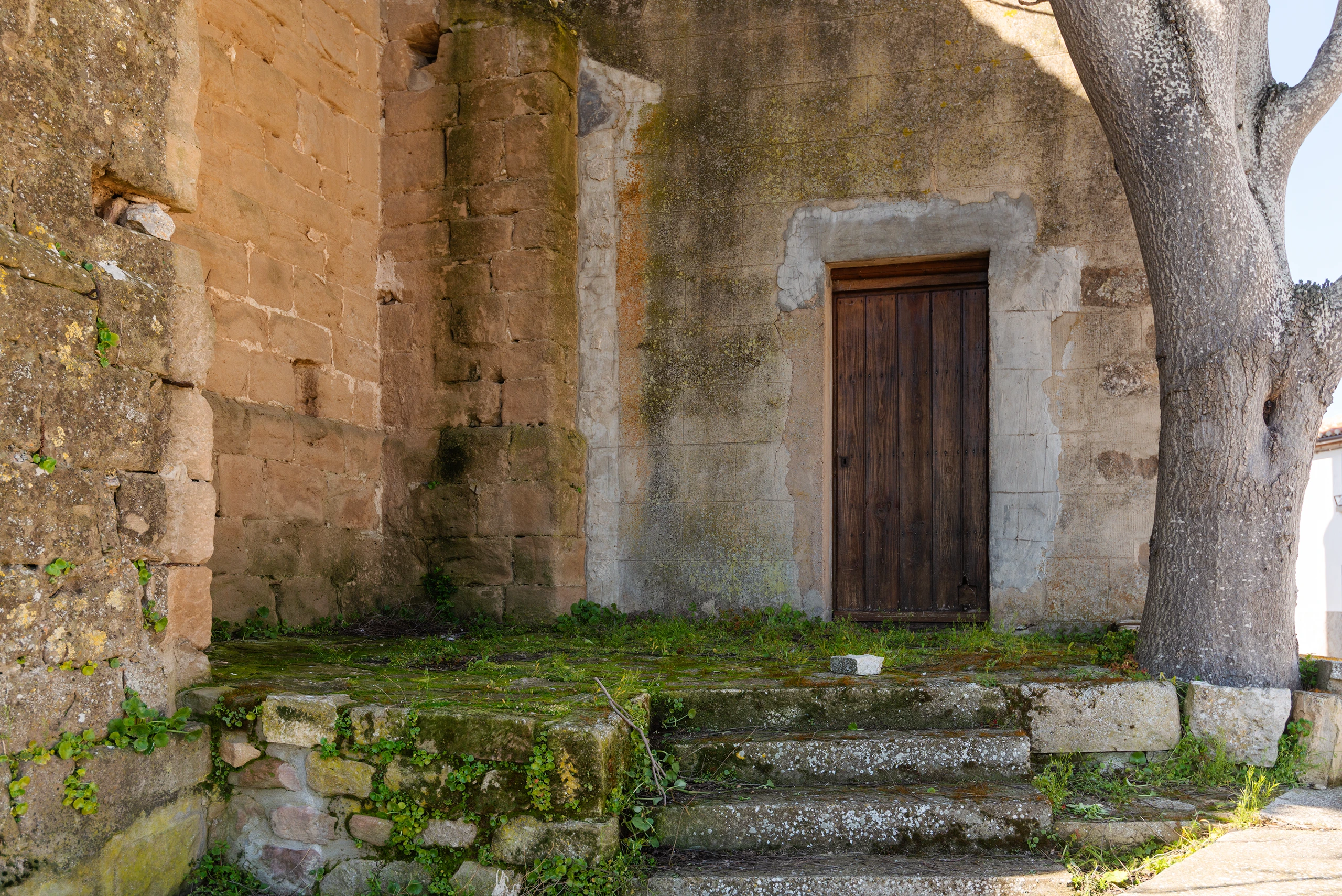 Arquitectura sobria y bien conservada