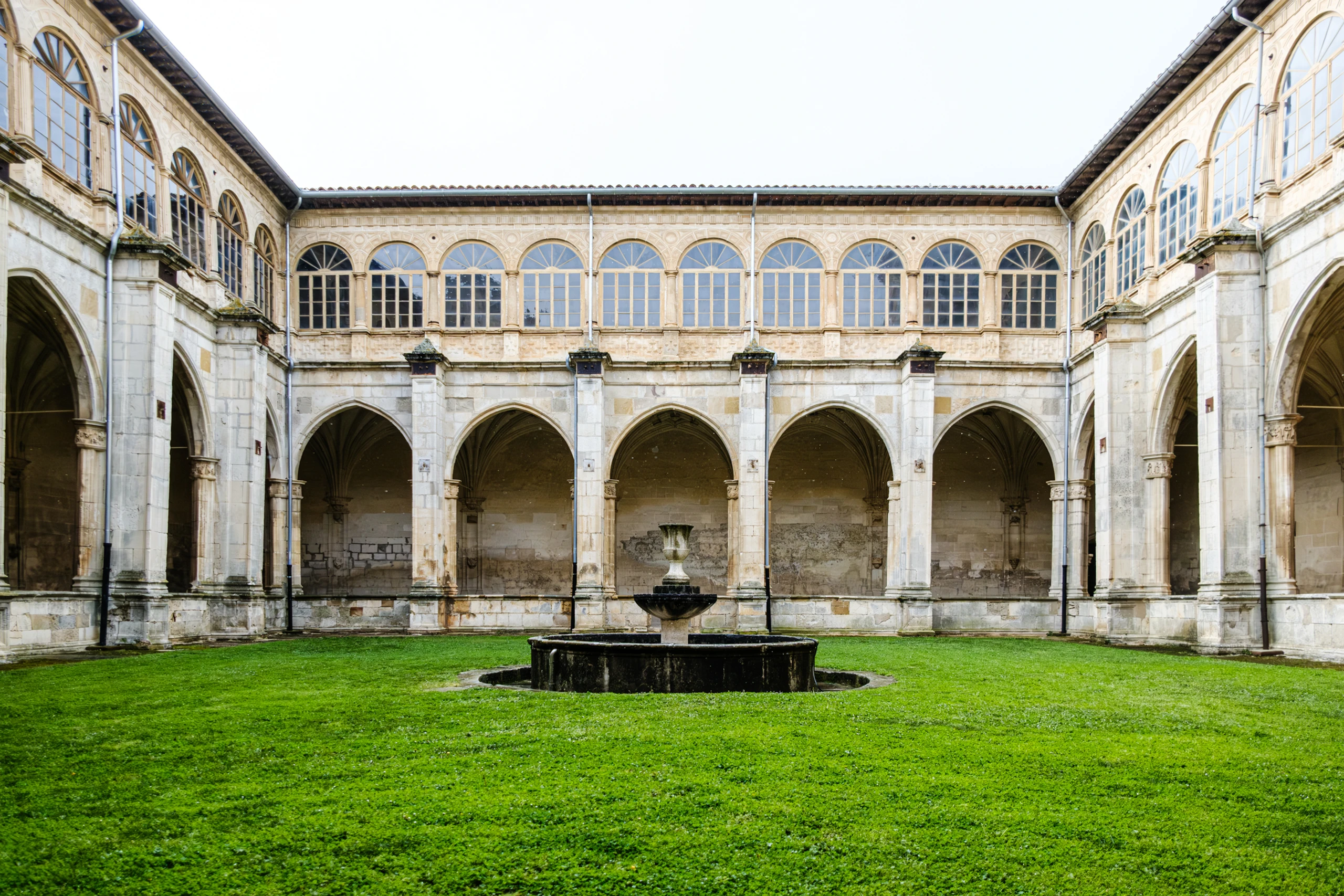 Foto 1 - Monasterio de Santa Mar&iacute;a la Real de Irache